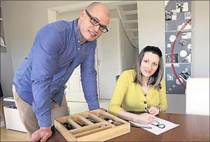 Mélanie et Sylvain concepteurs et créateurs de lunettes en bois